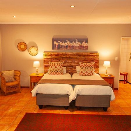Safari Club Guest Lodge Or Tambo International Airport Kempton Park Eksteriør billede