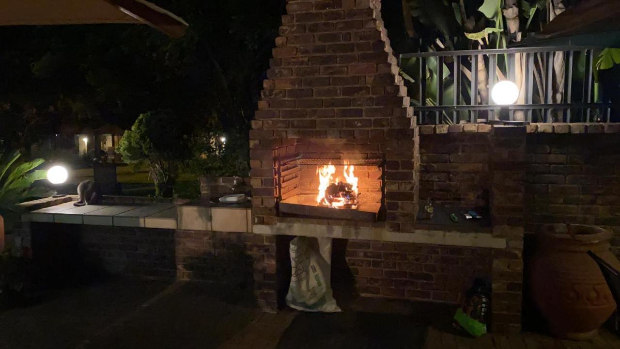 Safari Club Guest Lodge Or Tambo International Airport Kempton Park Eksteriør billede