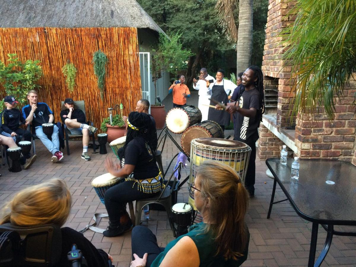 Safari Club Guest Lodge Or Tambo International Airport Kempton Park Eksteriør billede