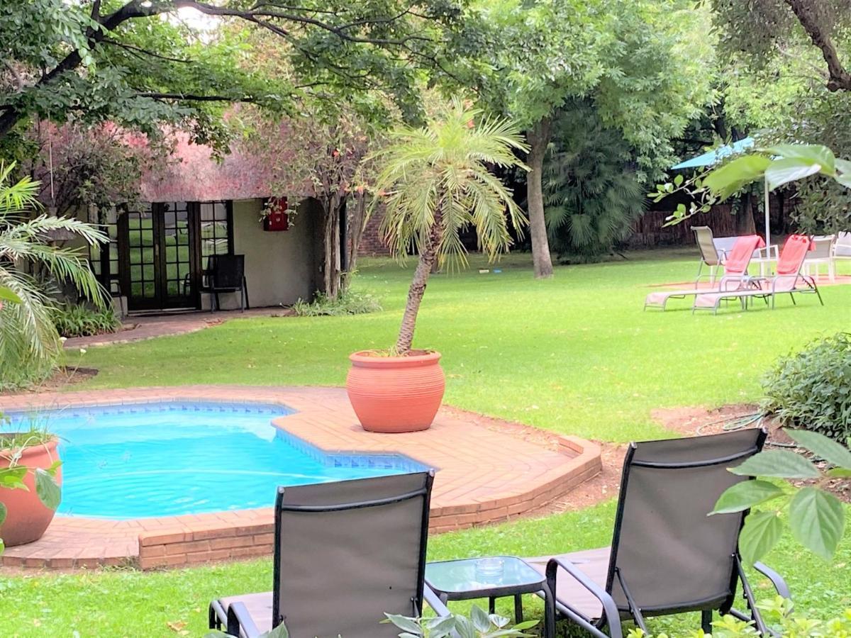 Safari Club Guest Lodge Or Tambo International Airport Kempton Park Eksteriør billede