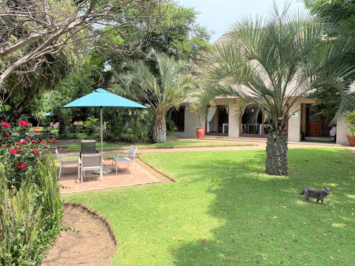 Safari Club Guest Lodge Or Tambo International Airport Kempton Park Eksteriør billede