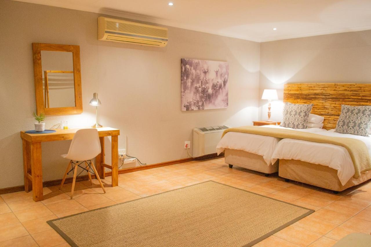 Safari Club Guest Lodge Or Tambo International Airport Kempton Park Eksteriør billede
