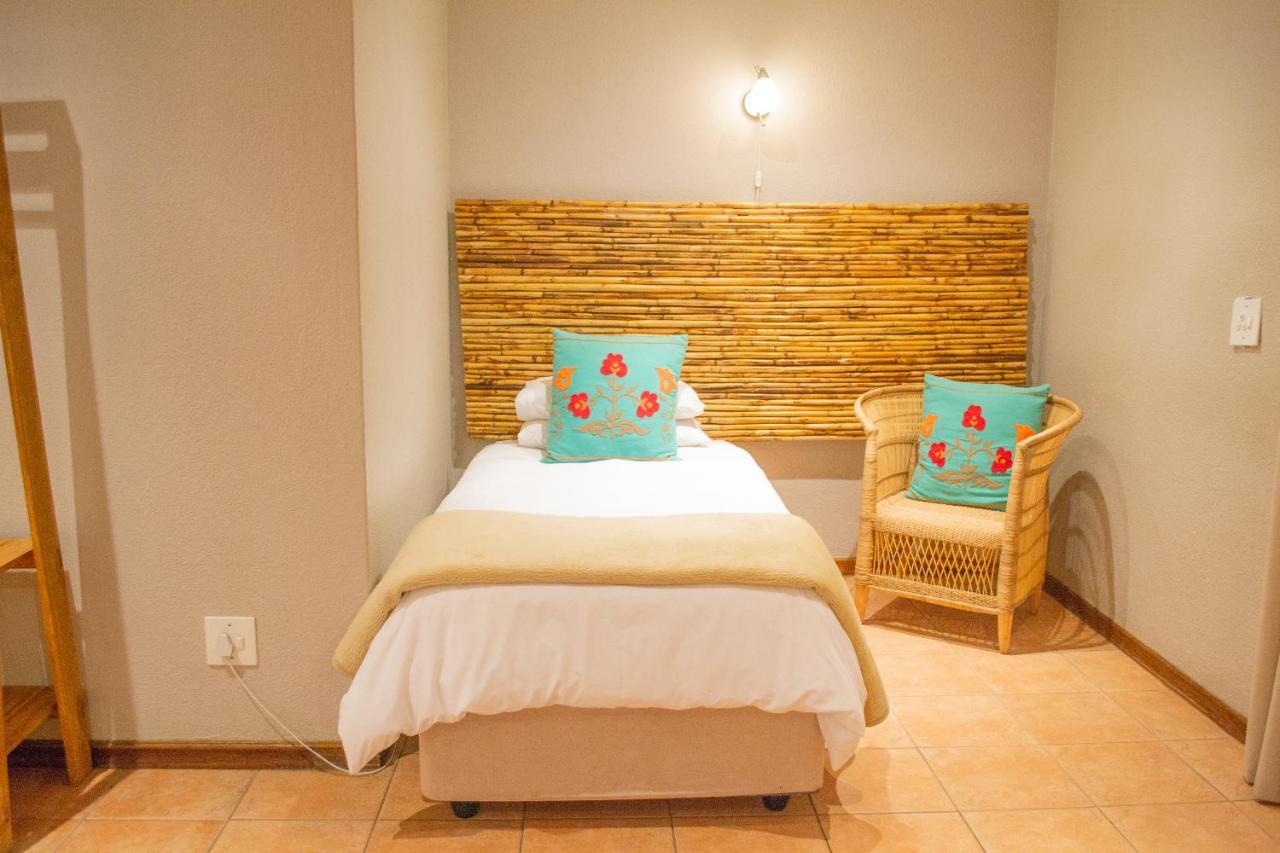 Safari Club Guest Lodge Or Tambo International Airport Kempton Park Eksteriør billede