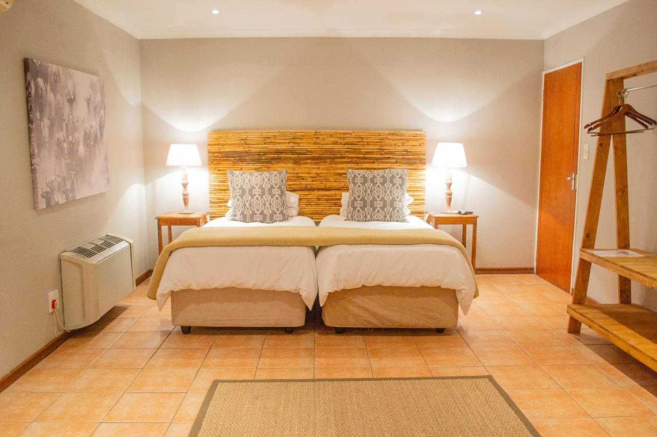 Safari Club Guest Lodge Or Tambo International Airport Kempton Park Eksteriør billede