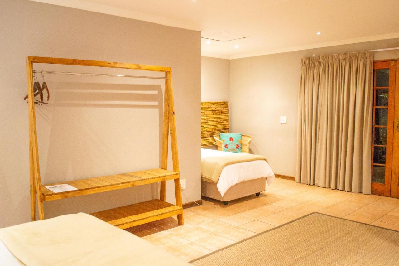 Safari Club Guest Lodge Or Tambo International Airport Kempton Park Eksteriør billede