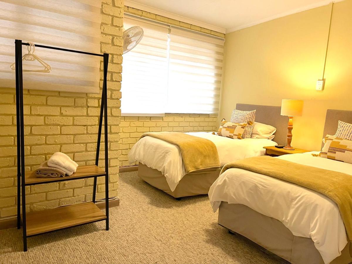 Safari Club Guest Lodge Or Tambo International Airport Kempton Park Eksteriør billede