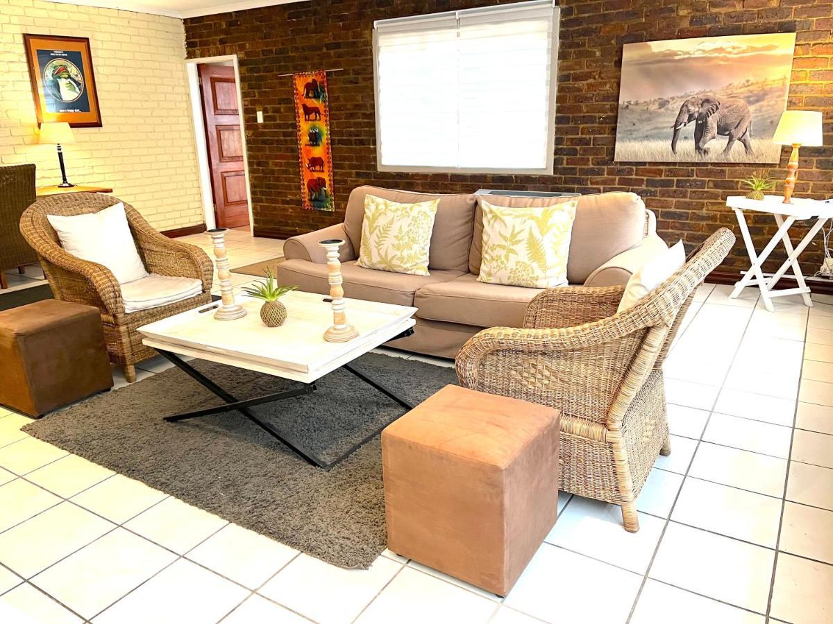Safari Club Guest Lodge Or Tambo International Airport Kempton Park Eksteriør billede