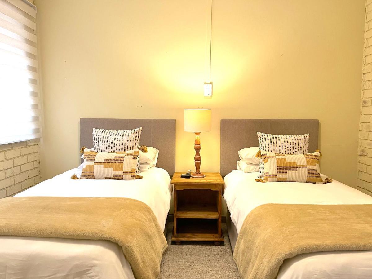 Safari Club Guest Lodge Or Tambo International Airport Kempton Park Eksteriør billede