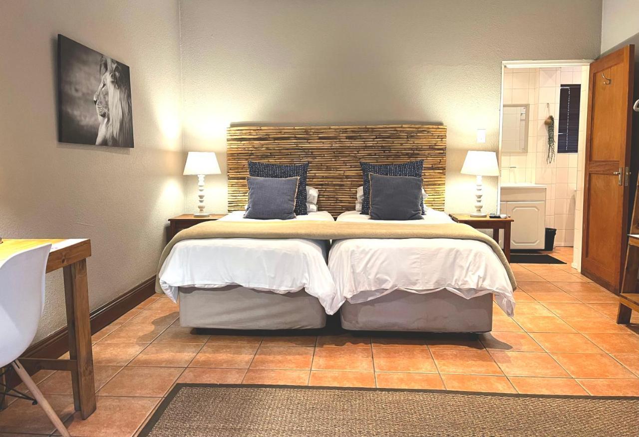 Safari Club Guest Lodge Or Tambo International Airport Kempton Park Eksteriør billede