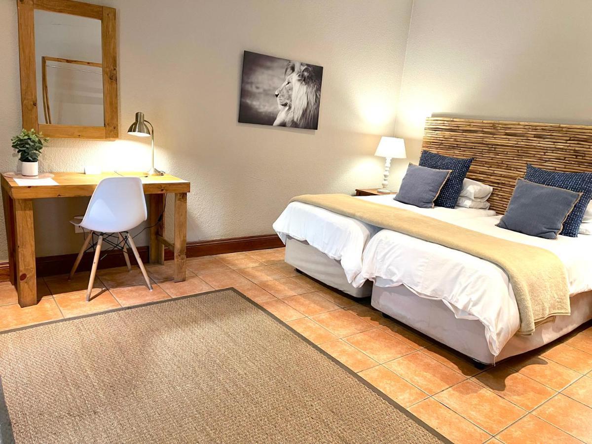 Safari Club Guest Lodge Or Tambo International Airport Kempton Park Eksteriør billede