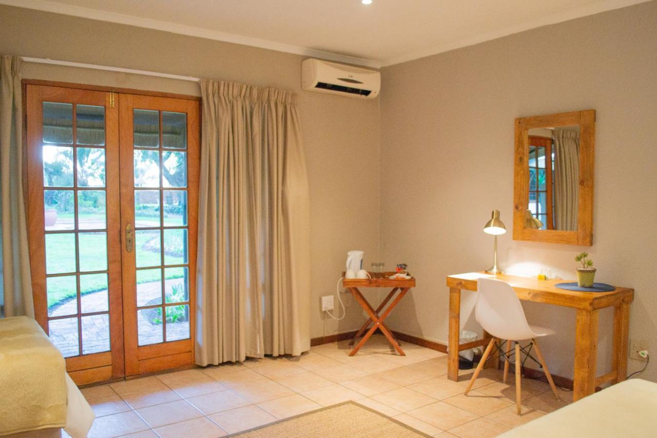 Safari Club Guest Lodge Or Tambo International Airport Kempton Park Eksteriør billede