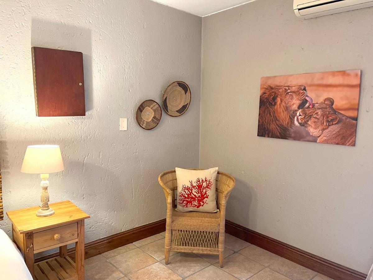 Safari Club Guest Lodge Or Tambo International Airport Kempton Park Eksteriør billede