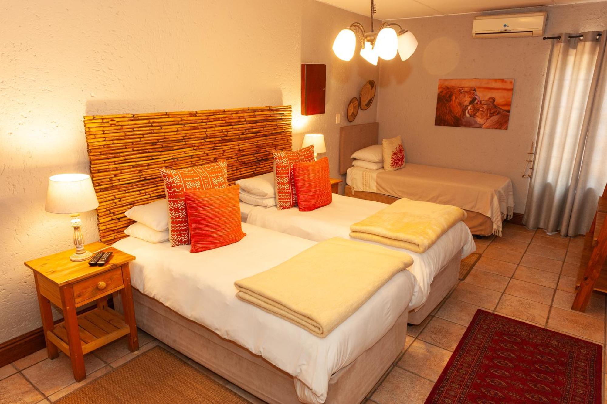 Safari Club Guest Lodge Or Tambo International Airport Kempton Park Eksteriør billede