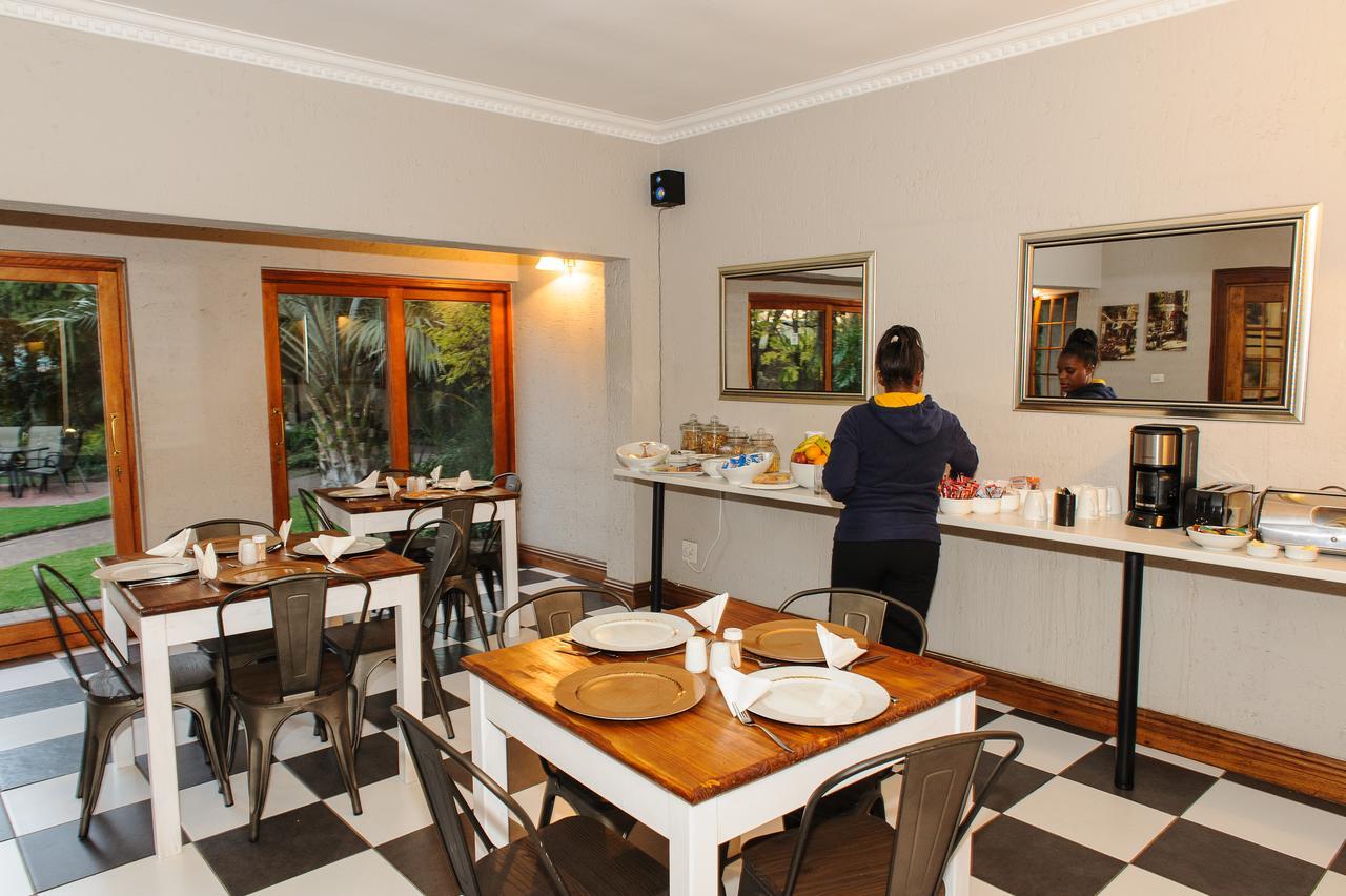 Safari Club Guest Lodge Or Tambo International Airport Kempton Park Eksteriør billede