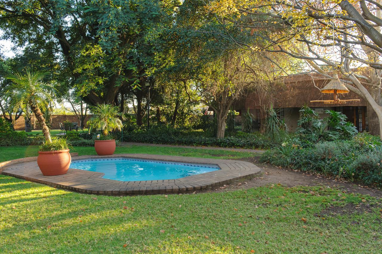 Safari Club Guest Lodge Or Tambo International Airport Kempton Park Eksteriør billede