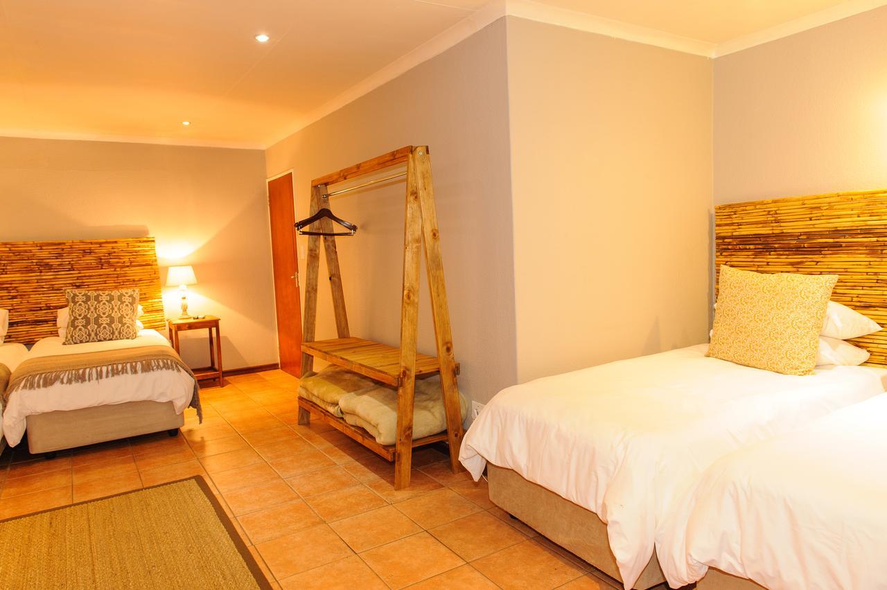 Safari Club Guest Lodge Or Tambo International Airport Kempton Park Eksteriør billede